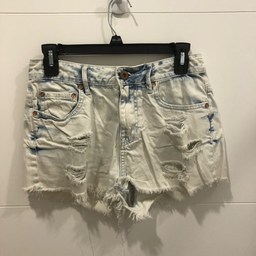 Bull head short shorts